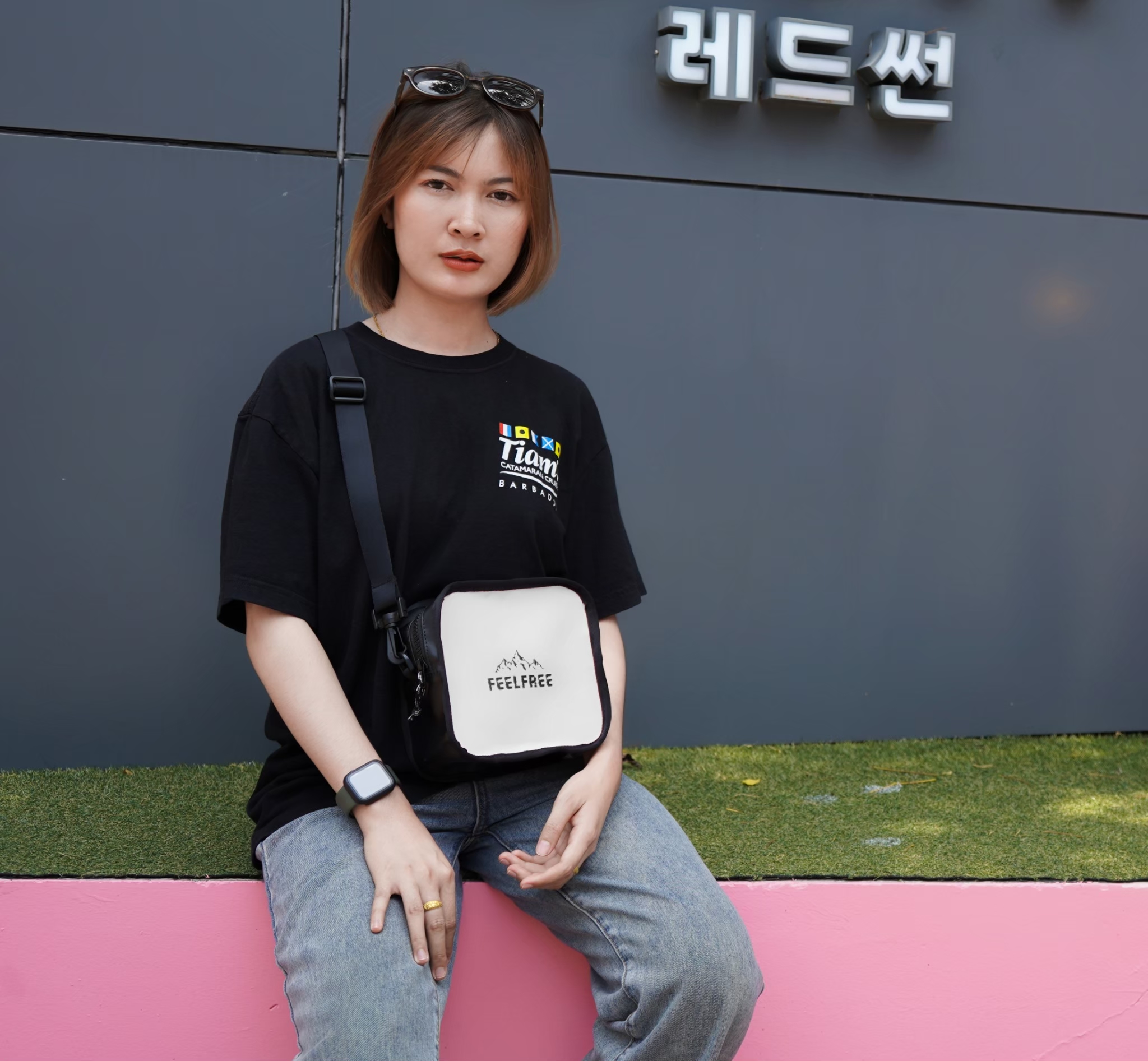กระเป๋าสะพายข้าง FEELFREE รุ่น QQ สีขาว_1